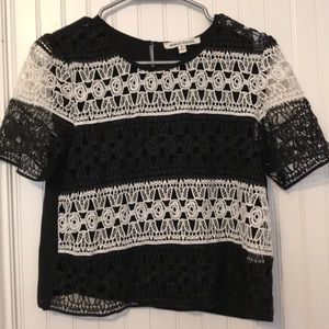 B&W Crochet shirt 💓